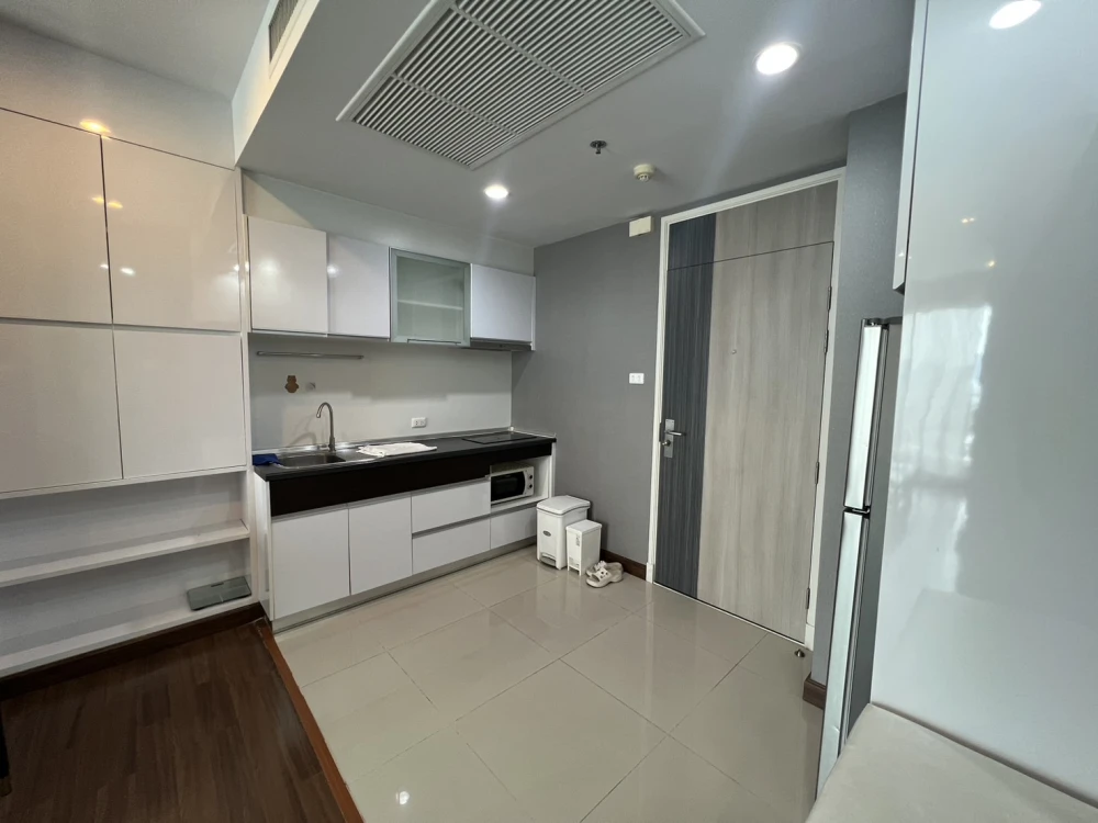 Condo for sale, Supalai Lite Sathorn Charoenrat, nice room, fully built-in furniture, beautiful view, must book now