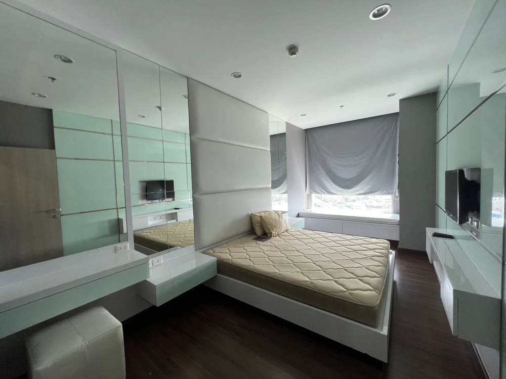 Condo for sale, Supalai Lite Sathorn Charoenrat, nice room, fully built-in furniture, beautiful view, must book now