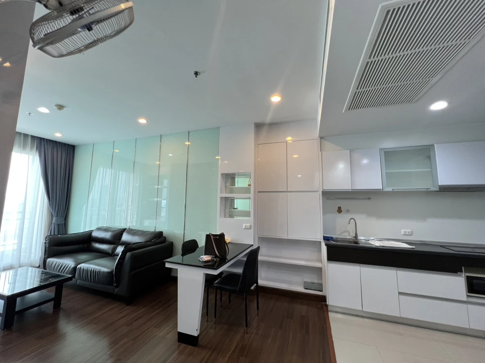 Condo for sale, Supalai Lite Sathorn Charoenrat, nice room, fully built-in furniture, beautiful view, must book now