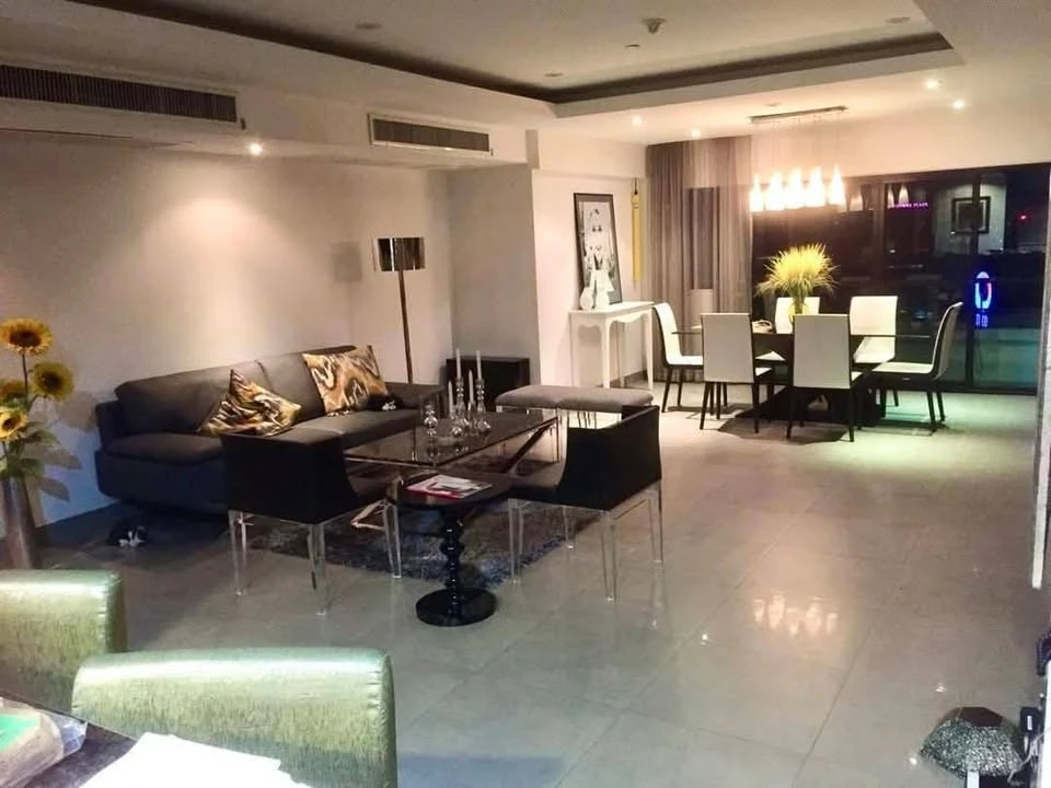 Condo for sale, Sathorn Garden, 3 bedrooms, 3 bathrooms, plus a maid's room, fully furnished, reserve now!