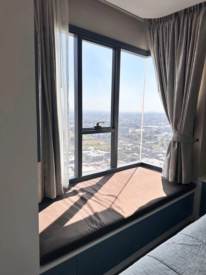 For sale, luxury condo, Once Pattaya, 24th floor, corner room, very private, great city view, beautiful room, fully furnished, book now.
