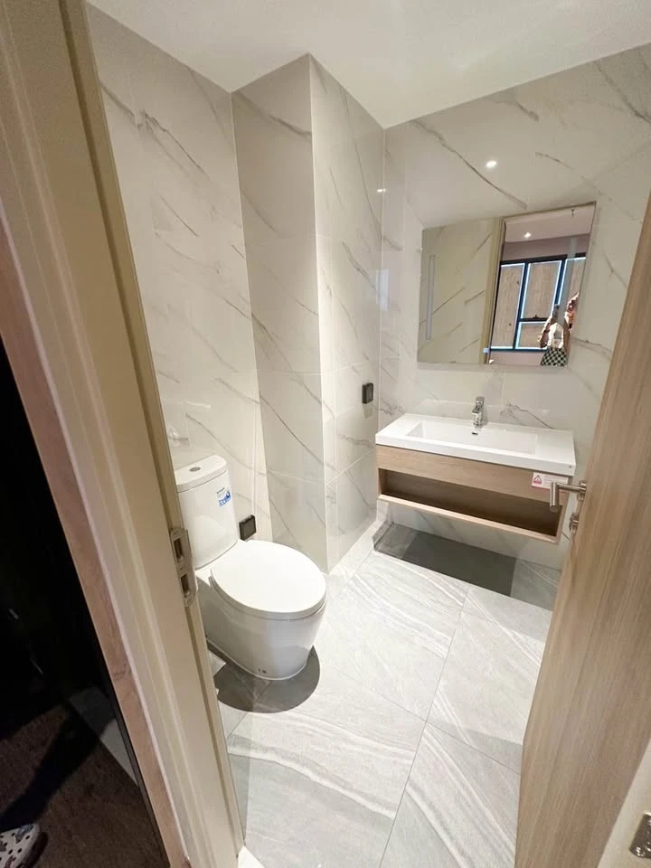 For sale, luxury condo, Once Pattaya, 24th floor, corner room, very private, great city view, beautiful room, fully furnished, book now.