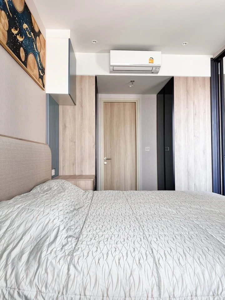 For sale, luxury condo, Once Pattaya, 24th floor, corner room, very private, great city view, beautiful room, fully furnished, book now.