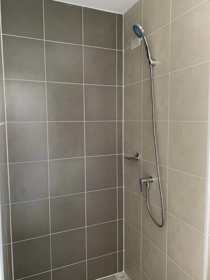 For sale: Corner condo unit on a high floor with stunning views and excellent ventilation throughout the day! At Plum Condo Ramkhamhaeng Station. Desi