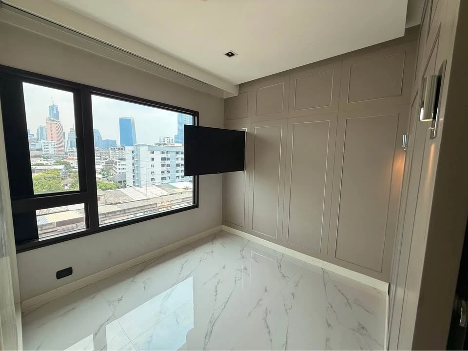 Condolette Pixel Sathorn for sale. Fully furnished with built-in cabinets throughout the unit. Don't miss out!