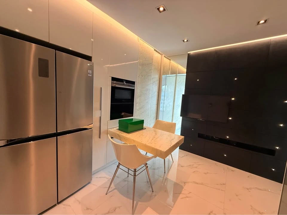 Condolette Pixel Sathorn for sale. Fully furnished with built-in cabinets throughout the unit. Don't miss out!