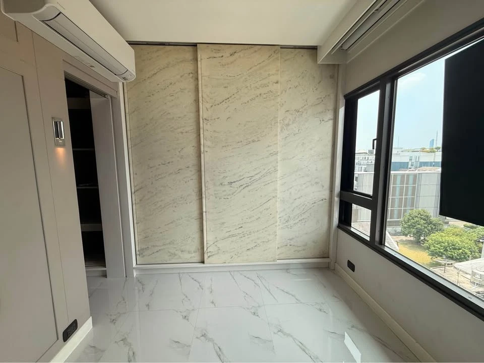 Condolette Pixel Sathorn for sale. Fully furnished with built-in cabinets throughout the unit. Don't miss out!