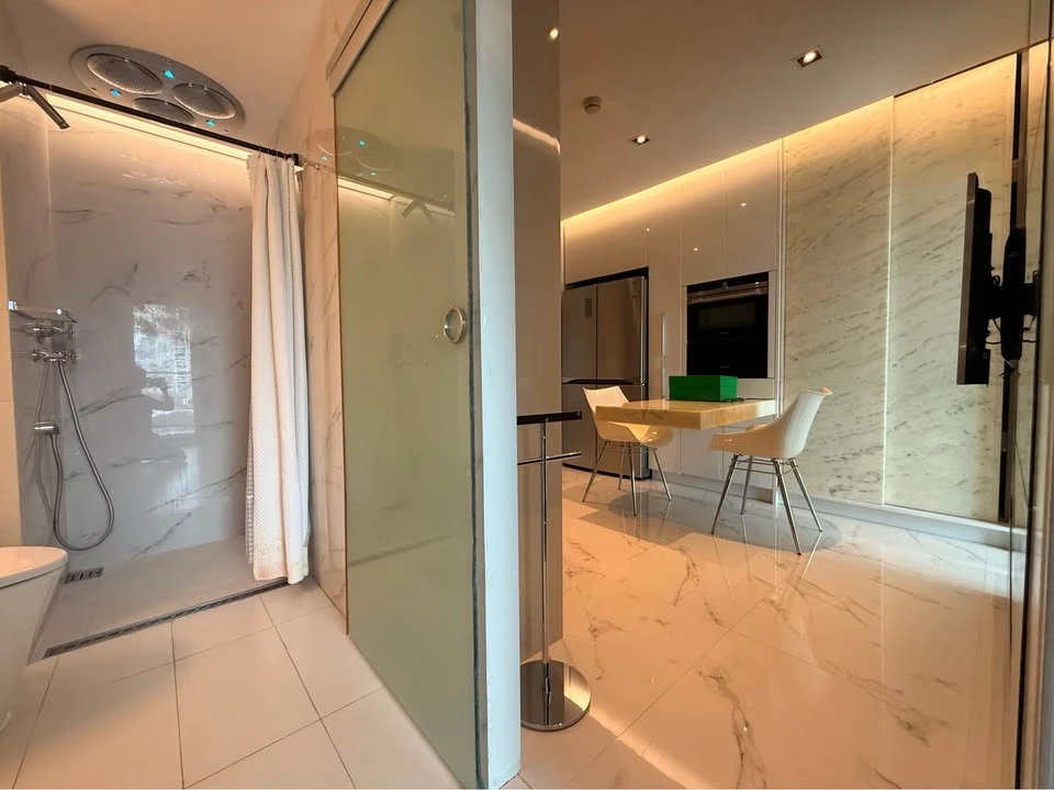 Condolette Pixel Sathorn for sale. Fully furnished with built-in cabinets throughout the unit. Don't miss out!