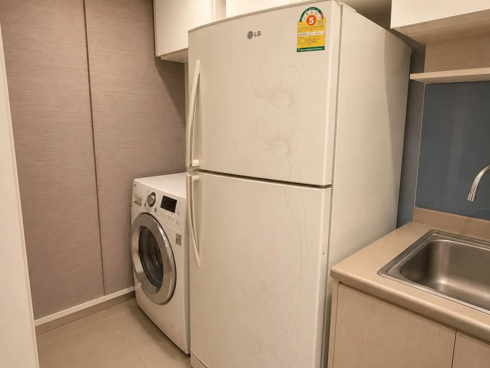 For sale: Casa Condo Ratchada-Ratchaphruek, unit on the 27th floor. Very high floor, spacious and comfortable. You won't be disappointed if you reserv