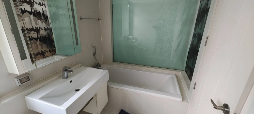 For sale: Q House Sukhumvit 79. Large, comfortable rooms with ample living space. Convenient and complete amenities all in one place. Book now, don't