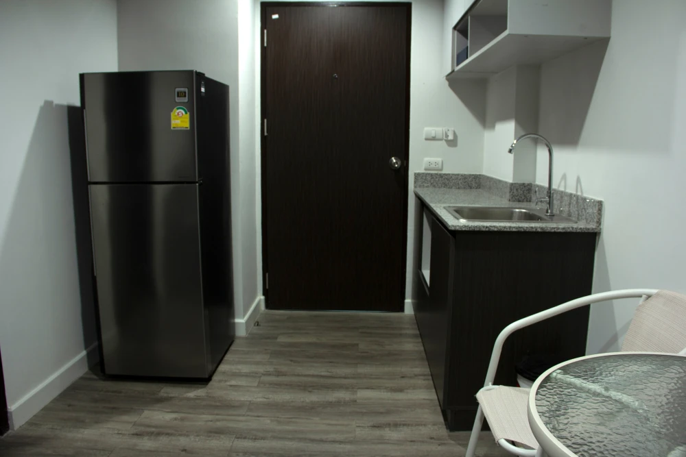 For sale: G Condo Sriracha, 1st floor, next to a very shady garden, fully furnished, hurry and reserve now.