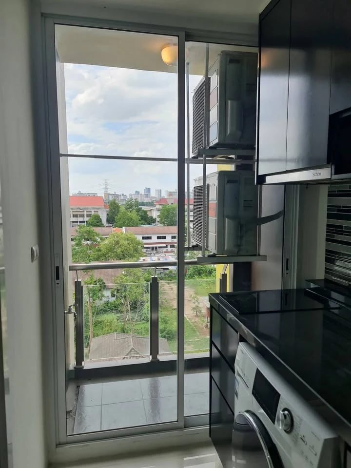 For sale: Chateau In Town at Charansanitwong 96/2, Building B, 8th floor, river view, tight security system, fully furnished, interested, reserve now.