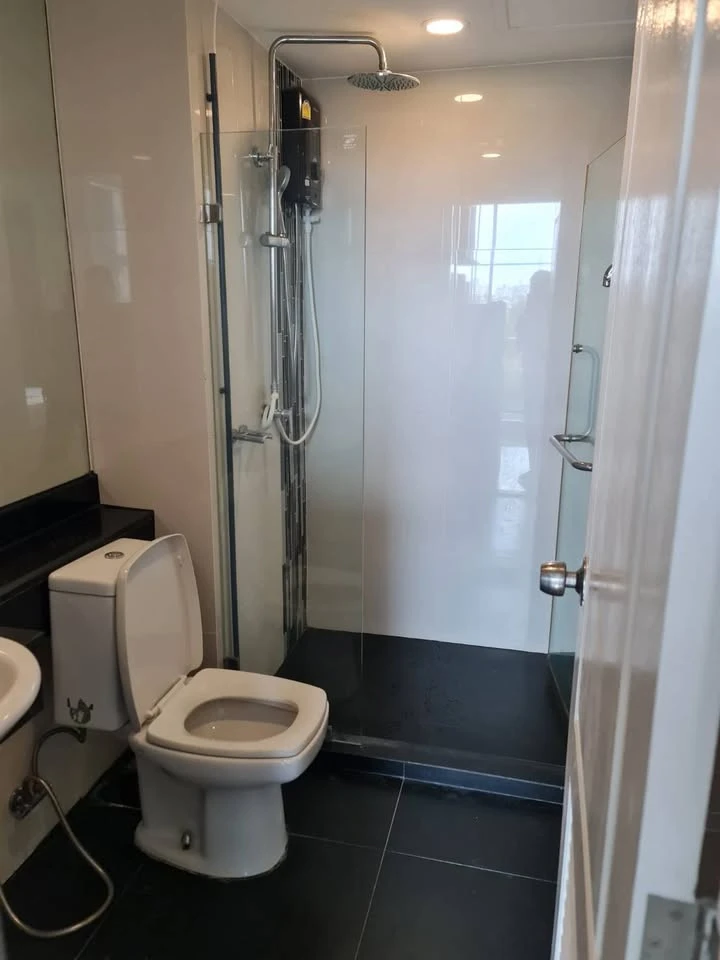 For sale: Chateau In Town at Charansanitwong 96/2, Building B, 8th floor, river view, tight security system, fully furnished, interested, reserve now.
