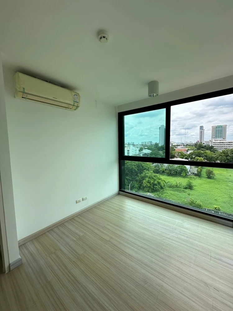 For sale: Chateau Intown Phahon Yothin 32, empty room, clean, airy, comfortable green area view, hurry up and grab it.