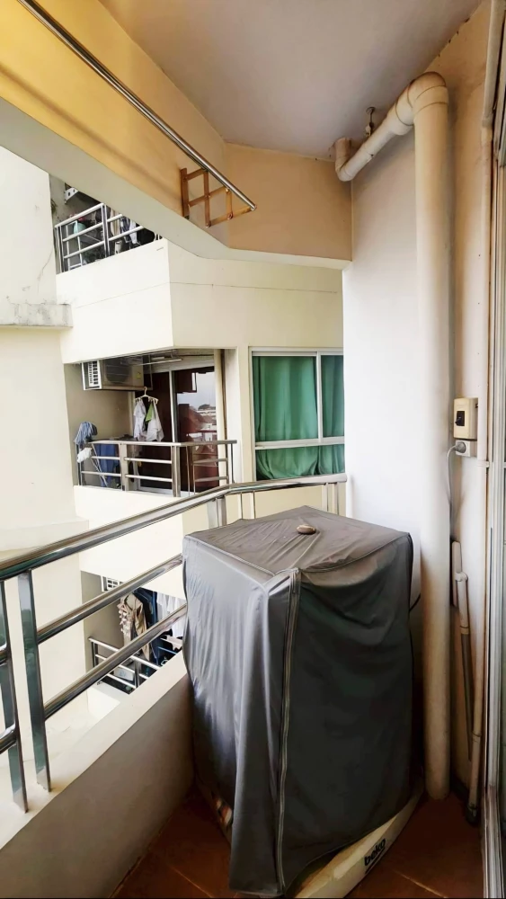 For sale: Chateau In Town Major Ratchayothin. Spacious living room, kitchen, and bathroom. Includes all furniture. A highly recommended purchase!