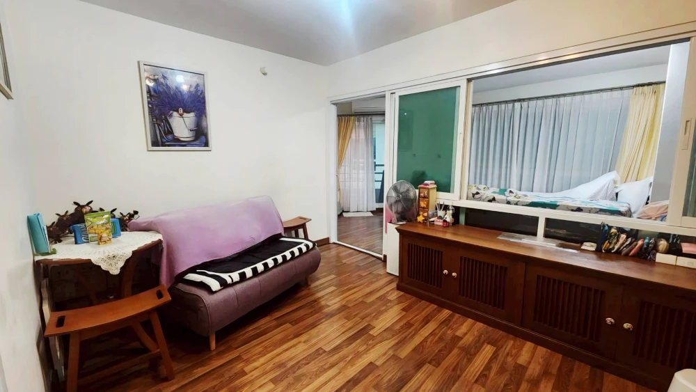 For sale: Chateau In Town Major Ratchayothin. Spacious living room, kitchen, and bathroom. Includes all furniture. A highly recommended purchase!