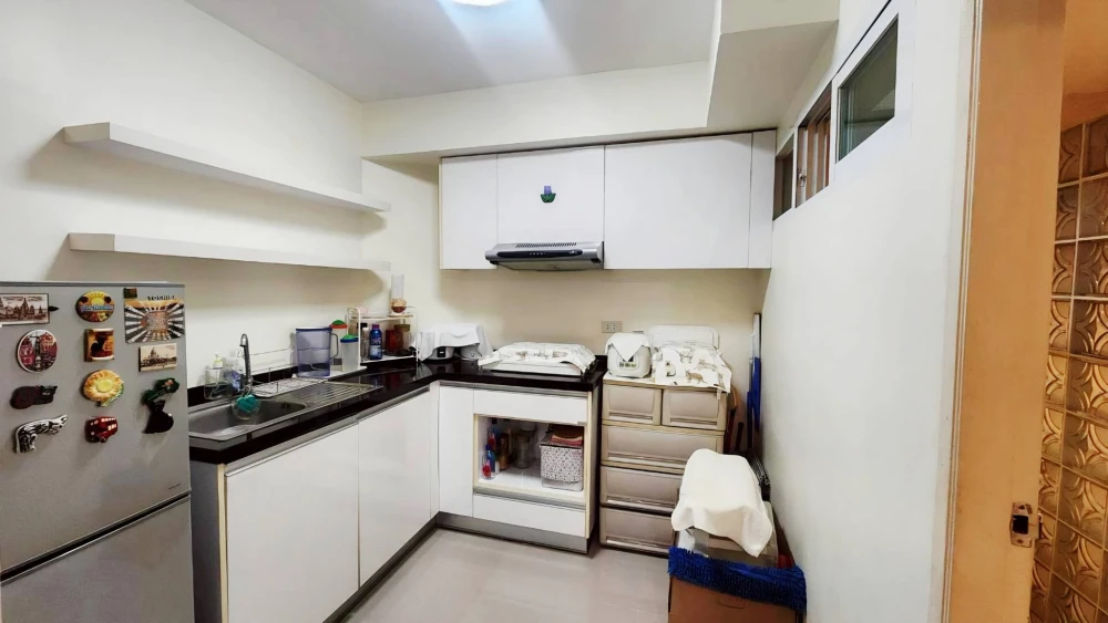 For sale: Chateau In Town Major Ratchayothin. Spacious living room, kitchen, and bathroom. Includes all furniture. A highly recommended purchase!
