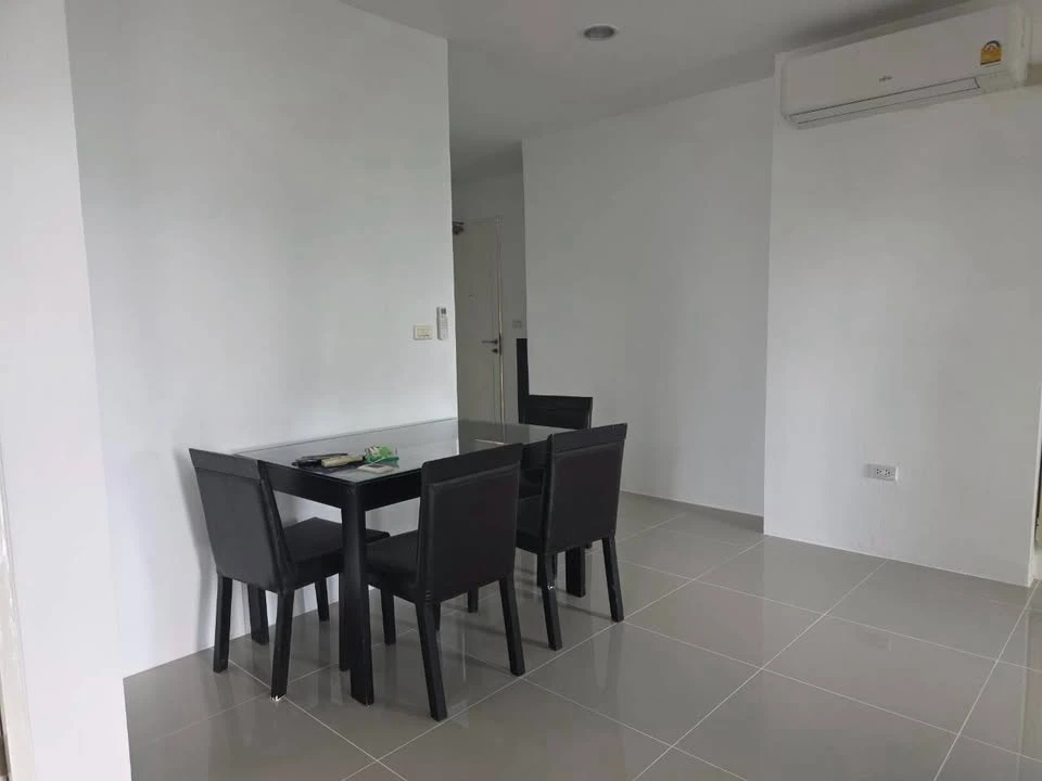 For Sale: Chewathai Ratchaprarop, 9th floor. This is a spacious corner unit offering great views from multiple angles. Book now before you miss out!