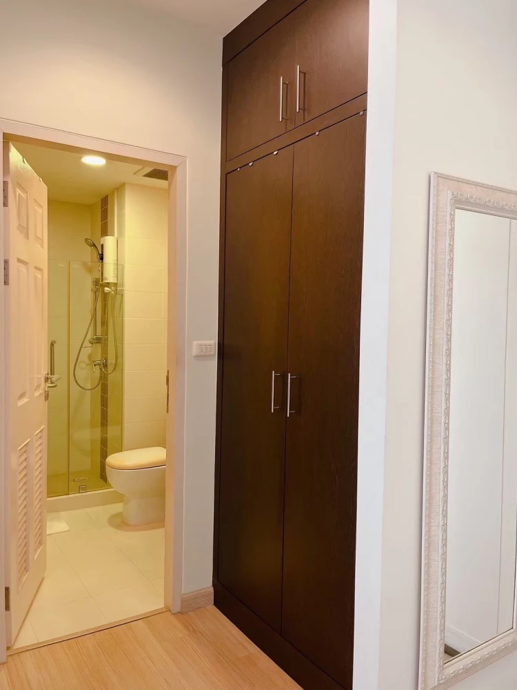 Chewathai Ratchaprarop for sale, corner room, comes with complete decorations. Book now, don't miss it, hurry up.