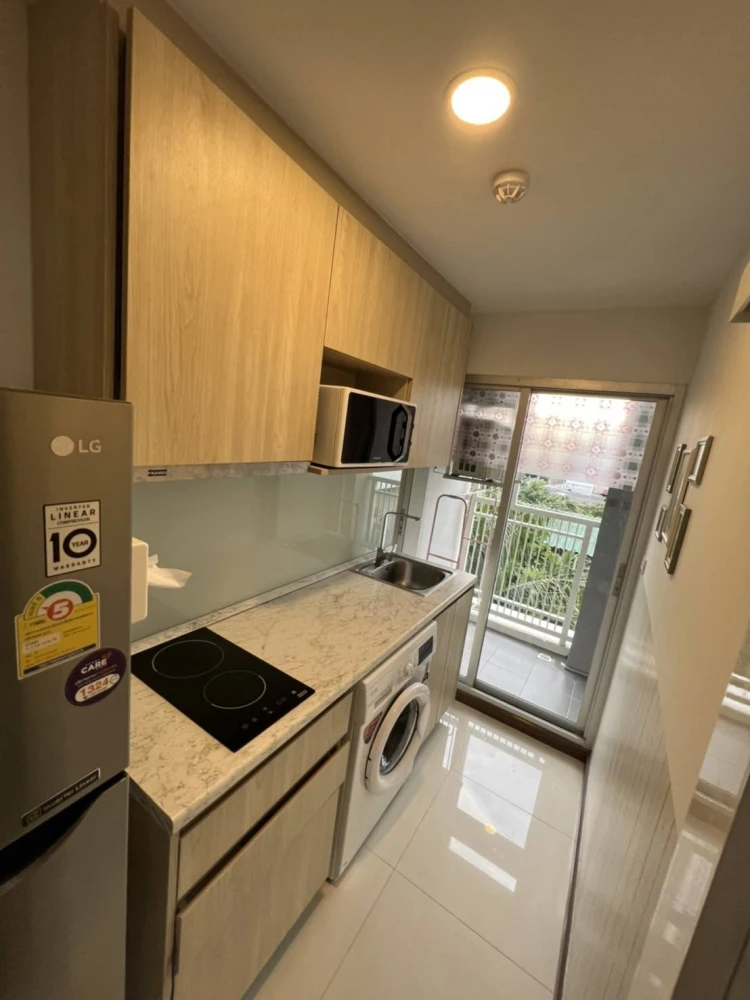 Selling a comfortable condo at Chewathai Hallmark Charan 13. Fully furnished and equipped with appliances. Book now!