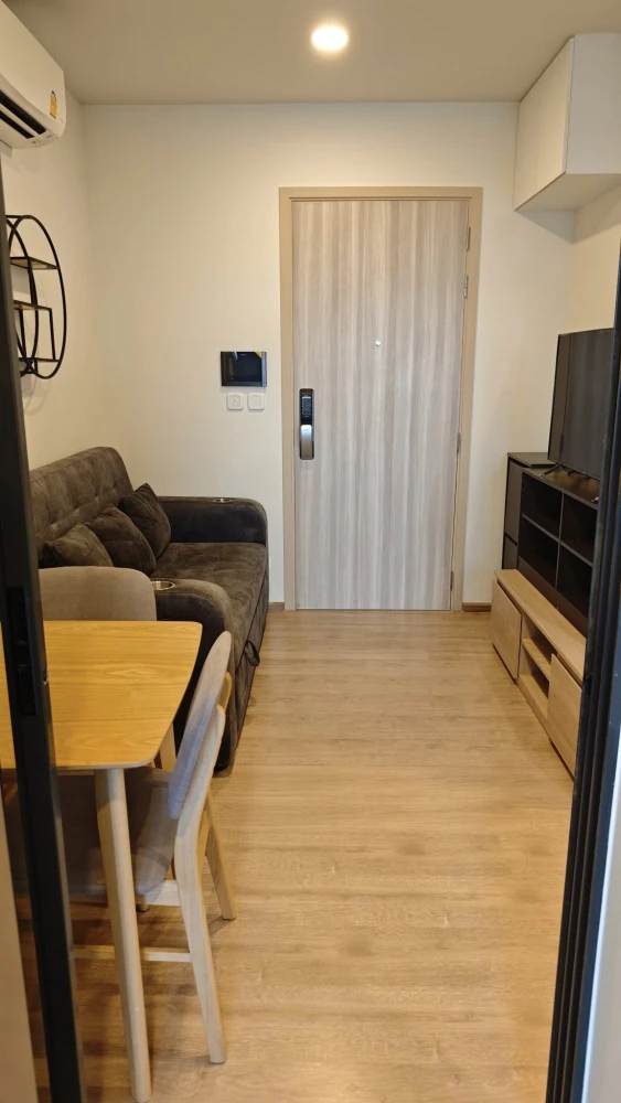 For sale: Chewathai Kaset Nawamin, 10th floor, room size 28.5 square meters, fully furnished, just bring your own luggage and move in.