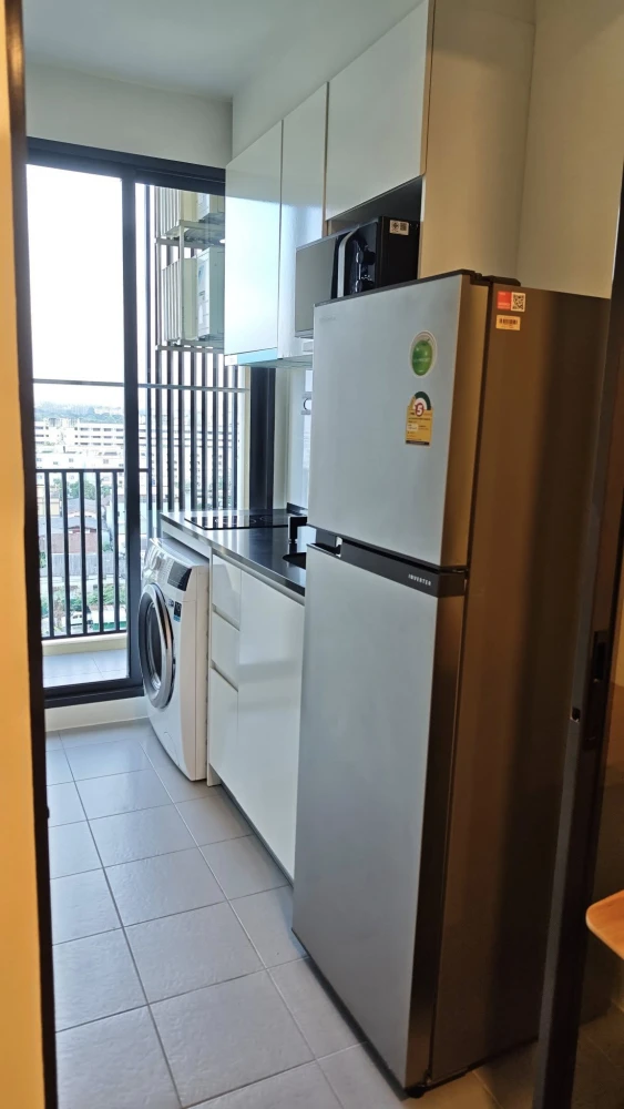 For sale: Chewathai Kaset Nawamin, 10th floor, room size 28.5 square meters, fully furnished, just bring your own luggage and move in.