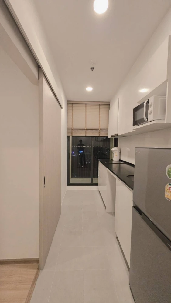 For sale: Chewathai Kaset Nawamin, in pristine condition, very high floor, beautiful view, spacious living area, good natural light. Reserve now!