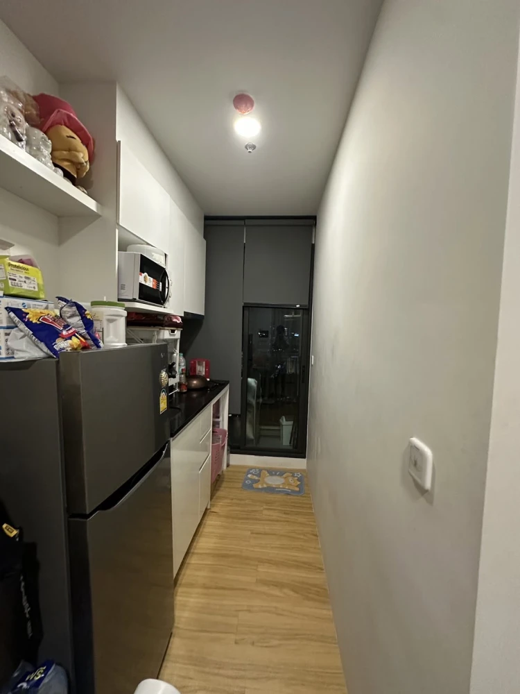 For sale: Chewathai Kaset Nawamin condo, corner unit, next to elevator, near fire escape, not far from garbage room, beautiful street view, room stays