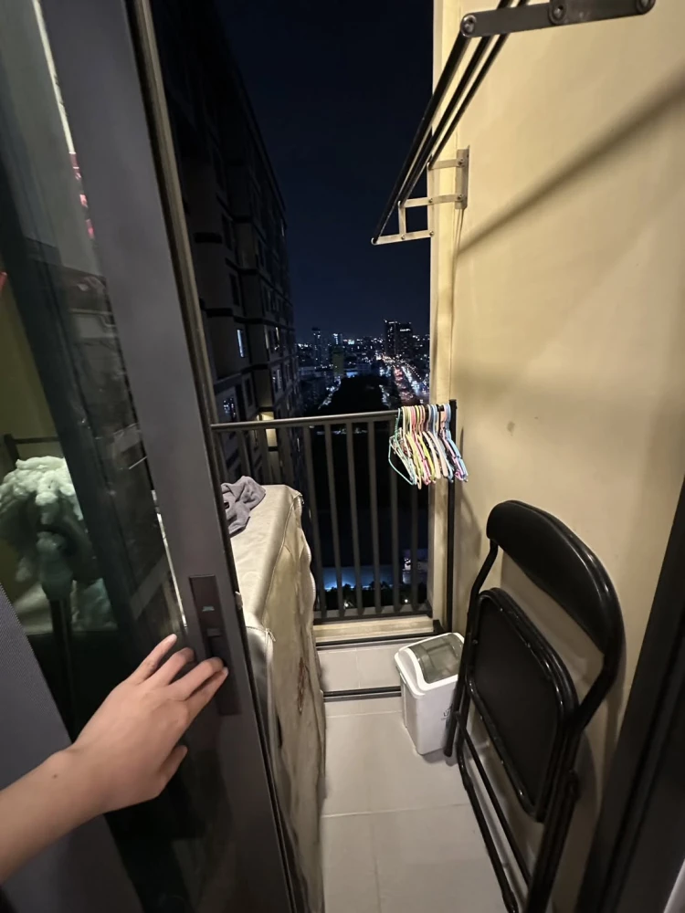 For sale: Chewathai Kaset Nawamin condo, corner unit, next to elevator, near fire escape, not far from garbage room, beautiful street view, room stays