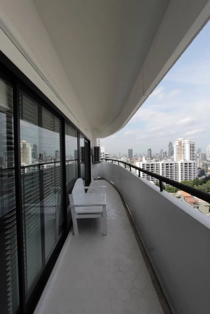 For sale: City Resort Sukhumvit 49, high floor, ready to move in, spacious room, reserve now, don't miss out++