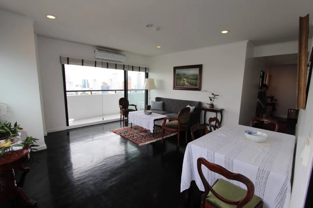 For sale: City Resort Sukhumvit 49, high floor, ready to move in, spacious room, reserve now, don't miss out++