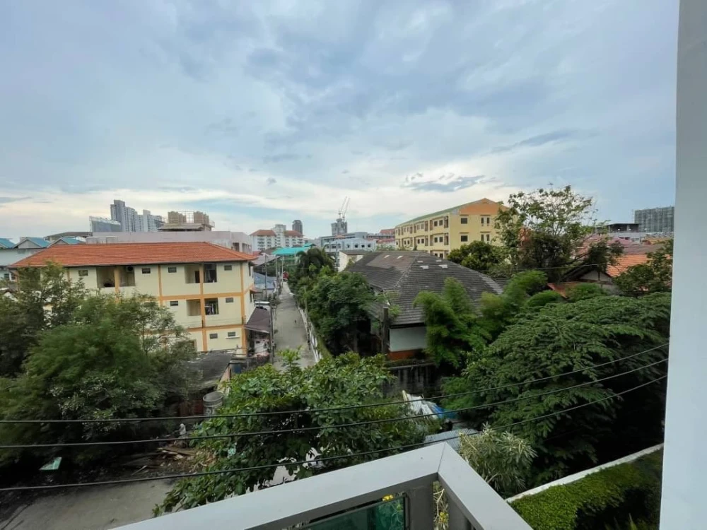 For sale: City Center Residence (Central Pattaya) Studio room, outside view, fully furnished, book now and you won't be disappointed.