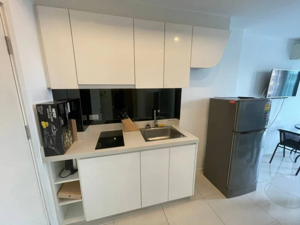 For sale: City Center Residence (Central Pattaya) Studio room, outside view, fully furnished, book now and you won't be disappointed.