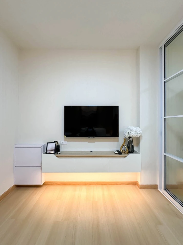 For Sale: City Home Ratchada-Pinklao. Beautiful unit, fully furnished, well-decorated, and ready to move in.