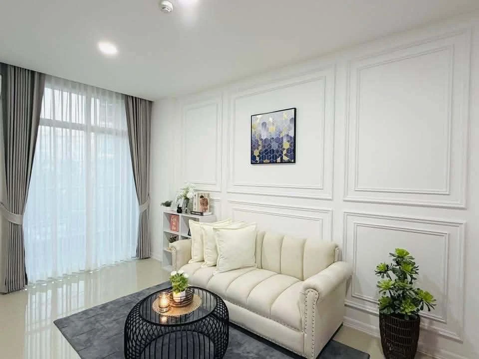 For sale: CC Condominium 1 (Pattaya Central). Beautifully decorated unit with bright, comfortable colors. A very pleasant place to live! Book now!