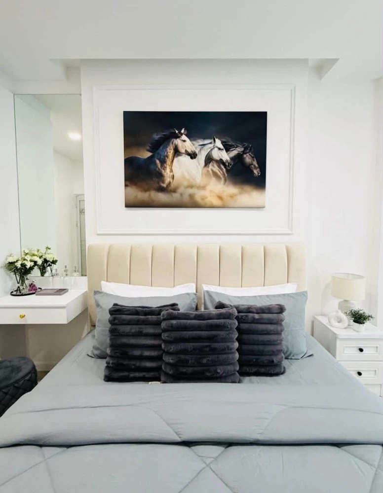 For sale: CC Condominium 1 (Pattaya Central). Beautifully decorated unit with bright, comfortable colors. A very pleasant place to live! Book now!