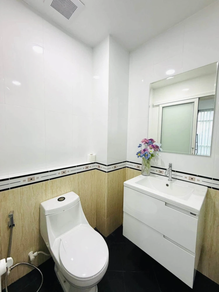 For sale: CC Condominium 1 (Pattaya Central). Beautifully decorated unit with bright, comfortable colors. A very pleasant place to live! Book now!
