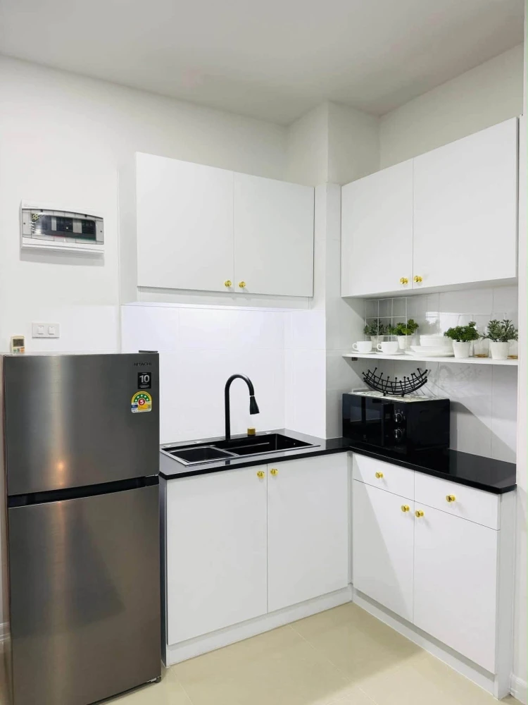For sale: CC Condominium 1 (Pattaya Central). Beautifully decorated unit with bright, comfortable colors. A very pleasant place to live! Book now!