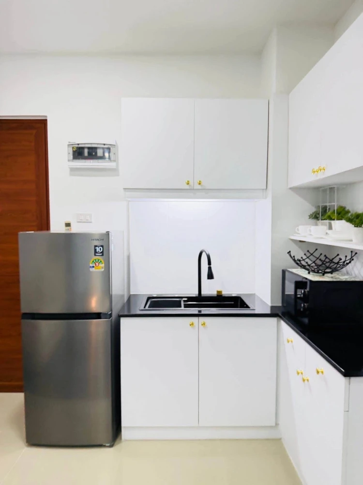 For sale: CC Condominium 1 (Pattaya Central). Beautifully decorated unit with bright, comfortable colors. A very pleasant place to live! Book now!