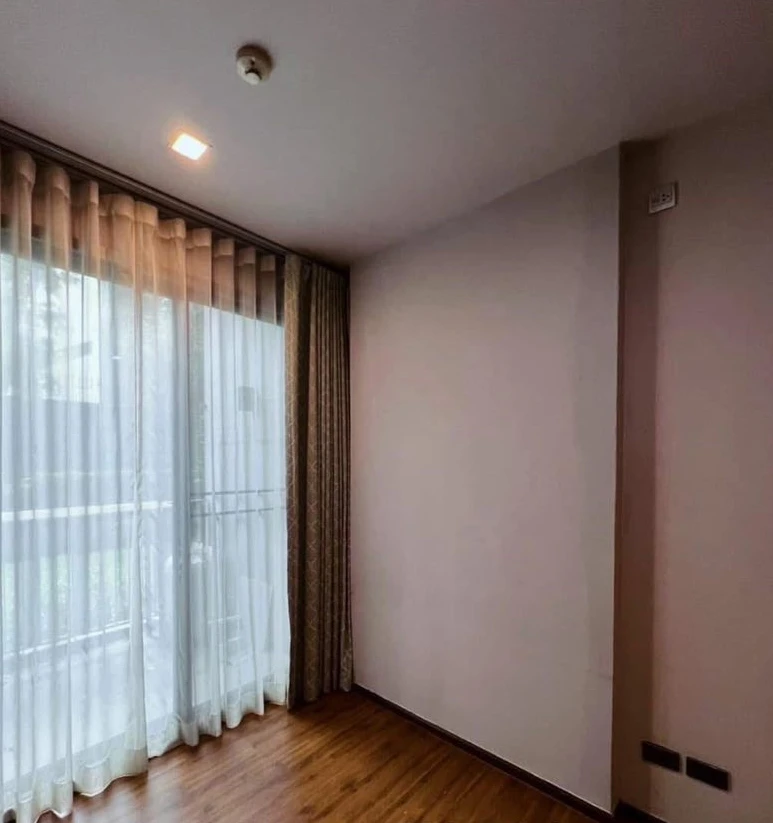 For sale: Seal by Sansiri Ekamai, 1st floor, large room, not hot, very private. Interested? Hurry and book now. Urgent!
