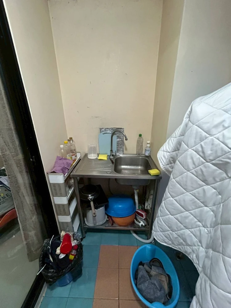 Selling Champs Elysées Tiwanon Condo. Spacious rooms, great location. At this unbeatable price, book now!