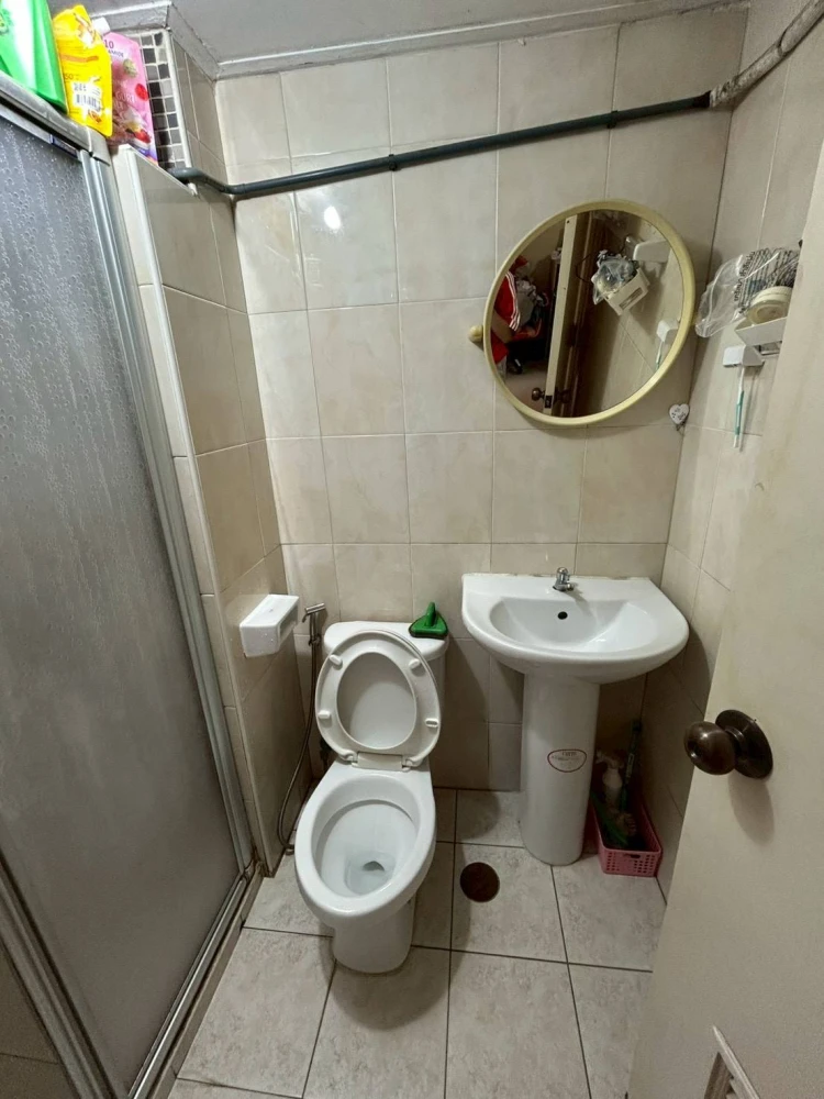 Selling Champs Elysées Tiwanon Condo. Spacious rooms, great location. At this unbeatable price, book now!