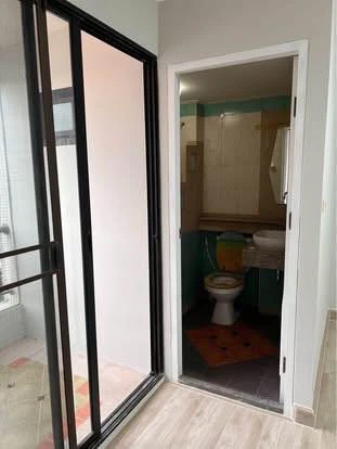 For sale: Champs Elysées Chaengwattana, 4th floor, Building F. Spacious balcony, clean and airy room. Book now!