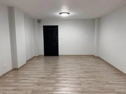 For sale: Champs Elysées Chaengwattana, 4th floor, Building F. Spacious balcony, clean and airy room. Book now!