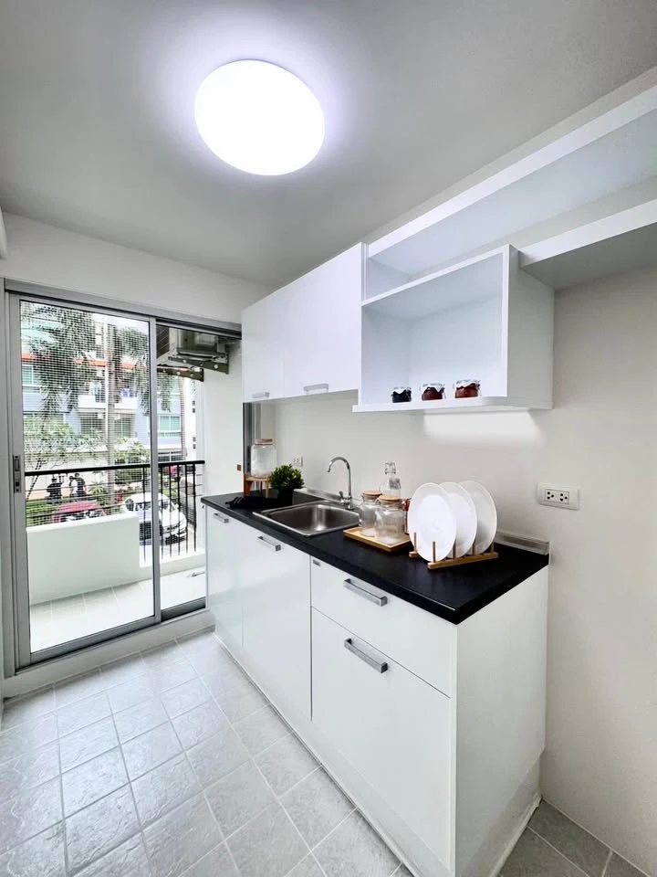 For sale: Double U Condo Phahon-Ladprao, 2nd floor room, suitable for food lovers because it is very close to food sources.