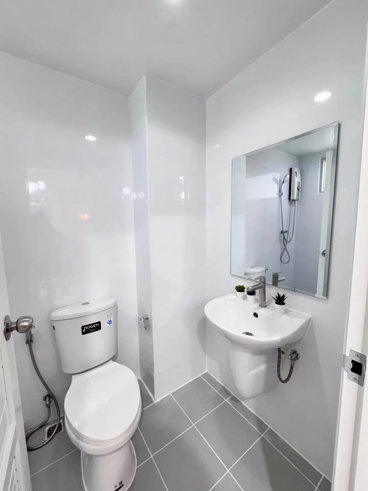 For sale: Double U Condo Phahon-Ladprao, 2nd floor room, suitable for food lovers because it is very close to food sources.