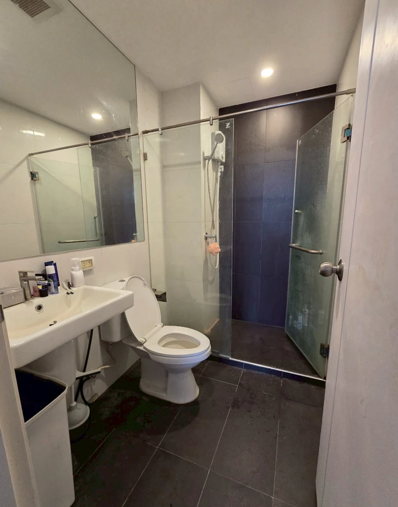 For sale: The Origin Ram 209 Interchange, 31st floor, top floor, corner room, not noisy, good community, beautiful building, hurry and book now.