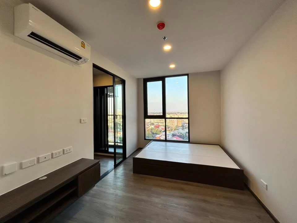 For sale: The Origin Lat Phrao-Bang Kapi, 14th floor, city view, built-in furniture, fully furnished, livable, book now, urgent.