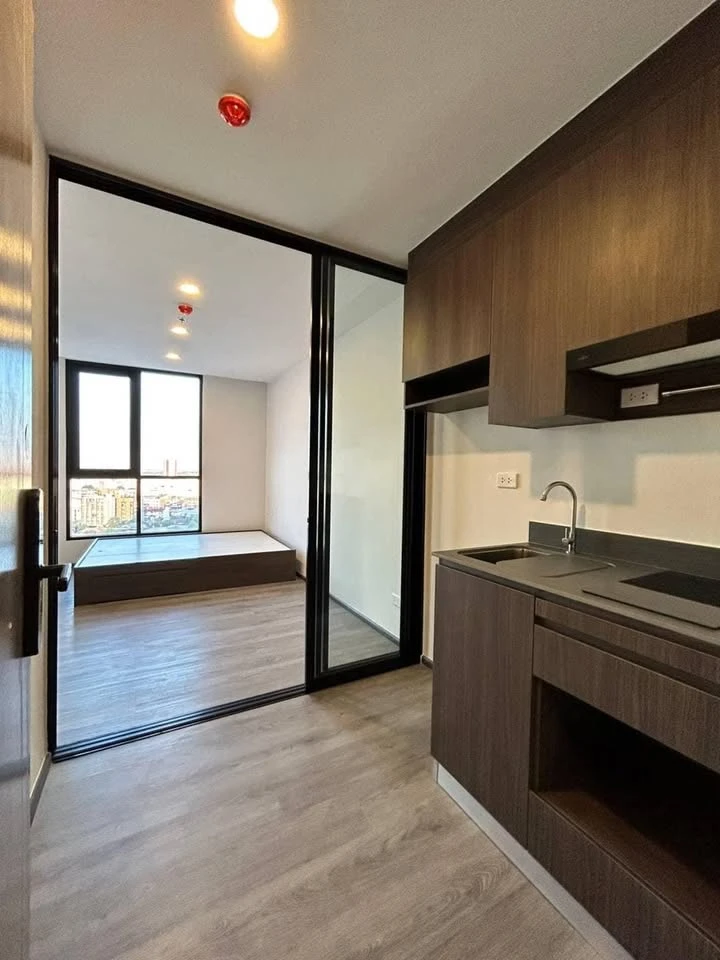 For sale: The Origin Lat Phrao-Bang Kapi, 14th floor, city view, built-in furniture, fully furnished, livable, book now, urgent.