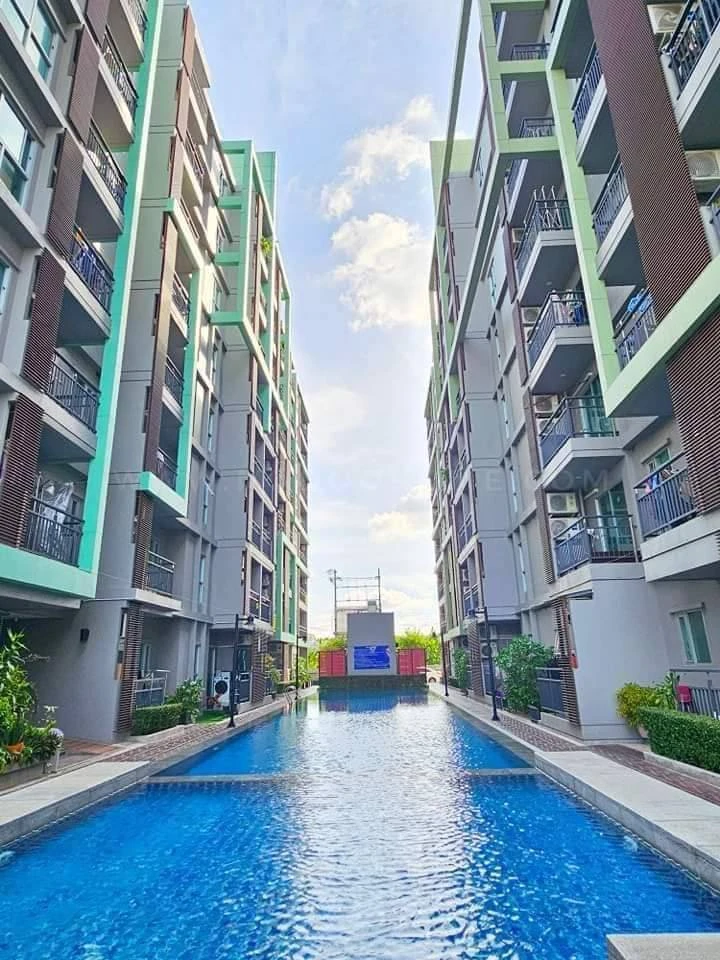 For sale The Escape Studio Sukhumvit 101/1, 2nd floor room, pool view, we are the owner.